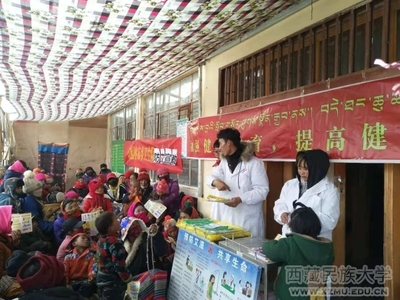 攜手防艾，健康同行——果查駐村工作隊隊醫(yī)積極參與察布鄉(xiāng)防艾宣傳活動